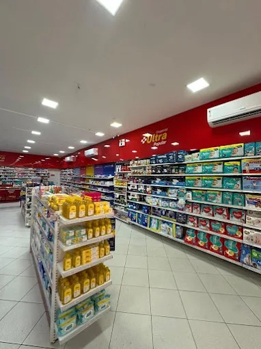 Corredores internos da Drogarias Ultra Popular